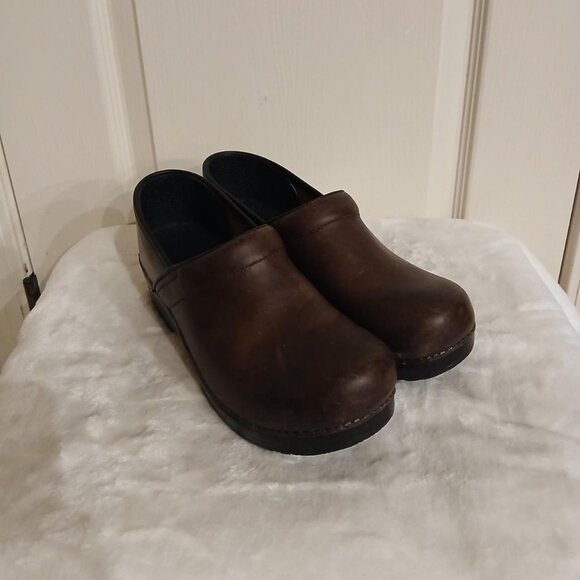 Dansko Professional Antique Brown Oiled Clog in size 41 W 10.5-11 M 7.5-8 - Picture 1 of 8